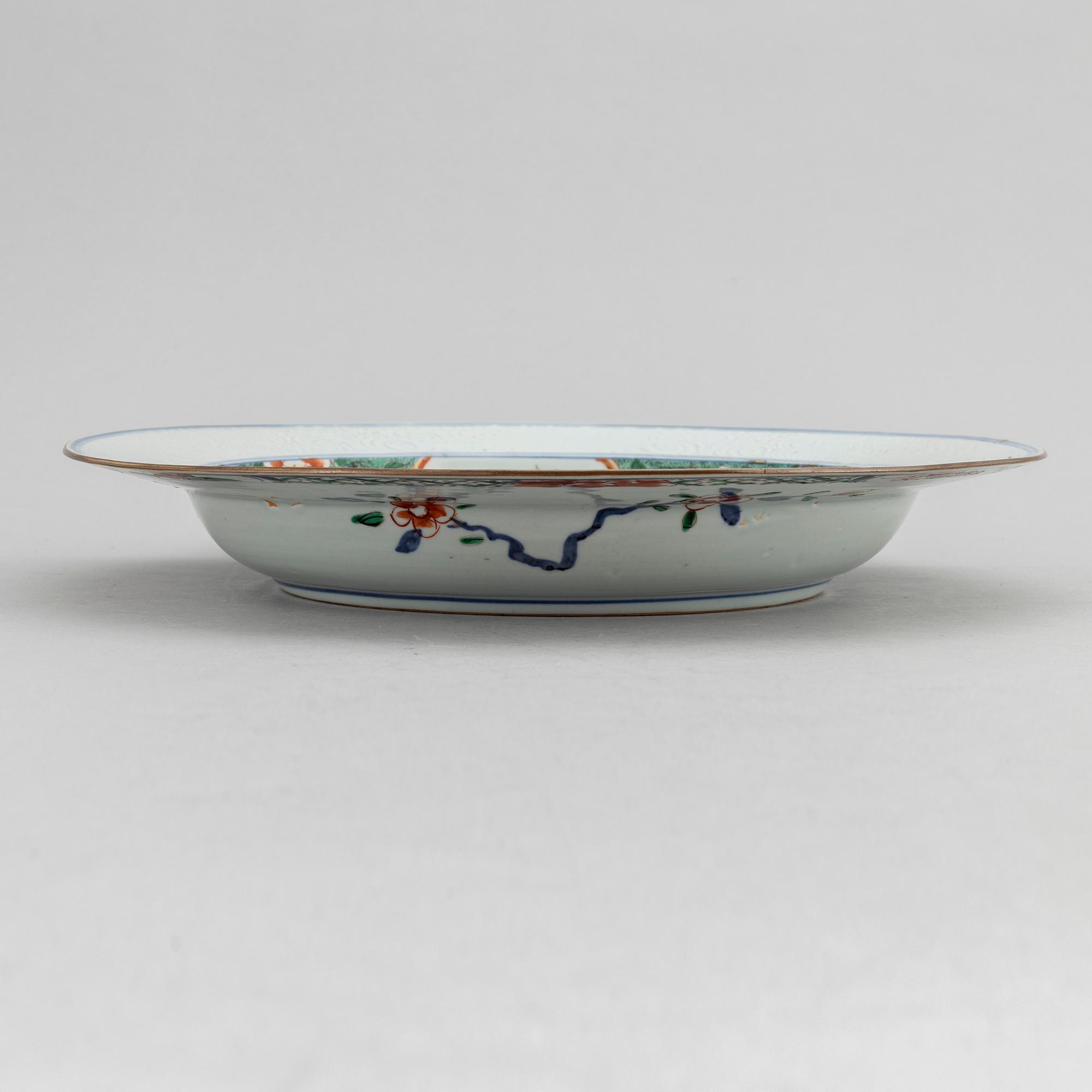 Skålfat, Kina, porslin, Qingdynastin, Kangxi (1622-1722).