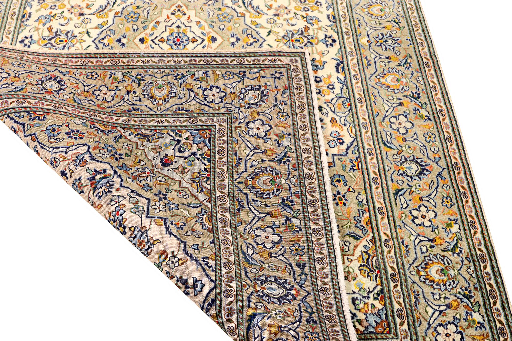 A Kashan rug, a. 208 x 135 cm.