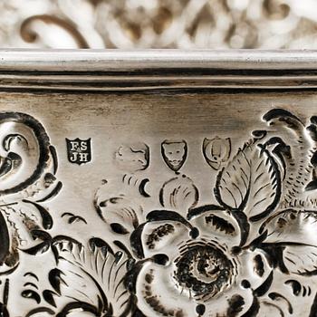 SKÅL, silver, London 1891. Totalvikt ca 595 g.