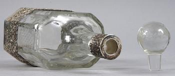 KARAFF, glas med silverfattning, importstämpel. 1900-talets första del.