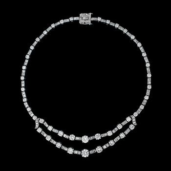 1204. A diamond app. tot. 34 cts necklace. Quality app. H-I/VS quality.