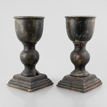 Urnor, ett par, omkring år 1700. Barock.