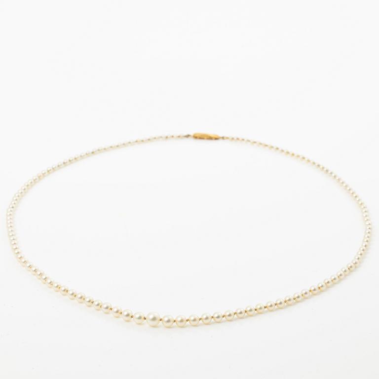 Collier odlade pärlor lås 18K guld.