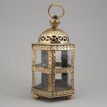 AN 18TH CENTURY BRASS LANTERN.