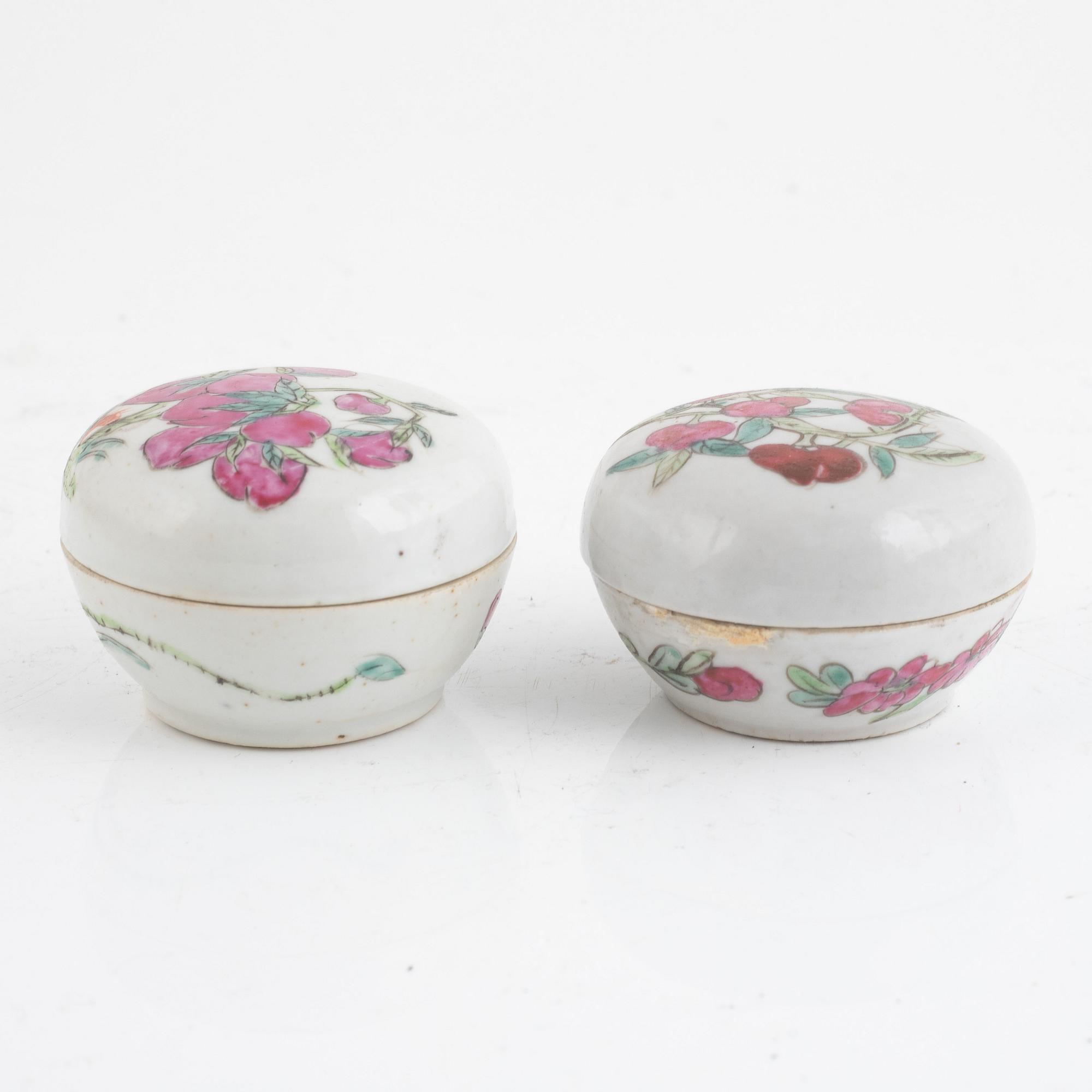 Eight pieces of Famille Rose porcelain, China, Qing dynasty, 18th-18th century.