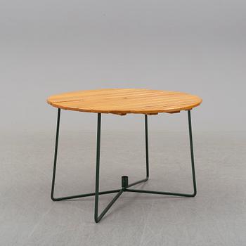 A set of five chairs and a table, Grythyttan, manufactured between 1954 and 1962.