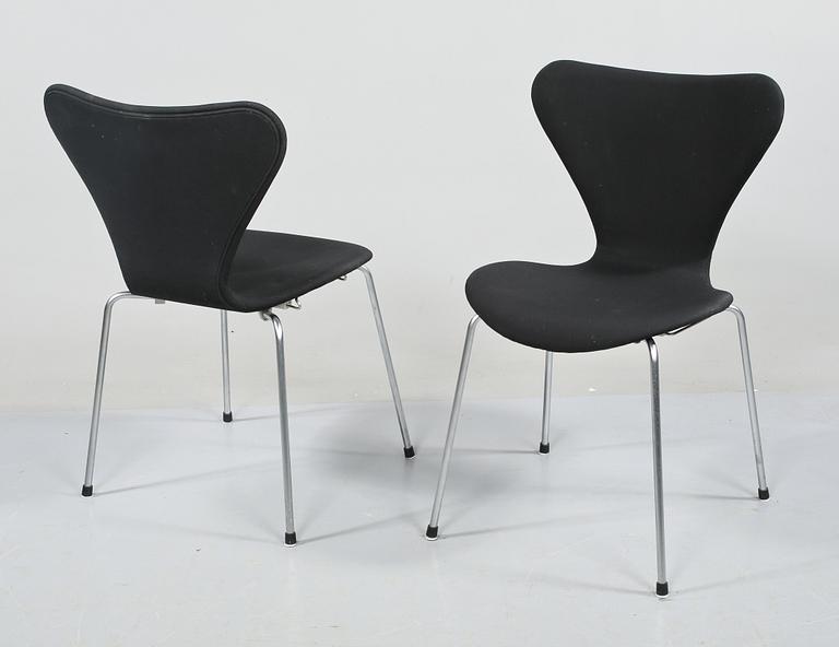 STOLAR, 4 st, "Sjuan", Arne Jacobsen för Fritz Hansen, 2001.