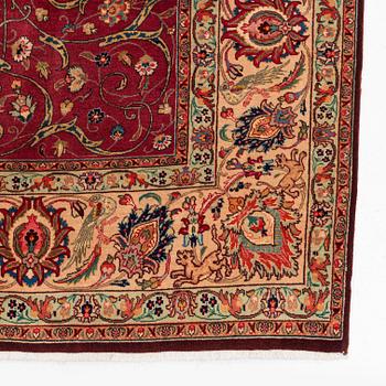 A semi-antique Tabriz carpet, cork wool, 290 x 196 cm.