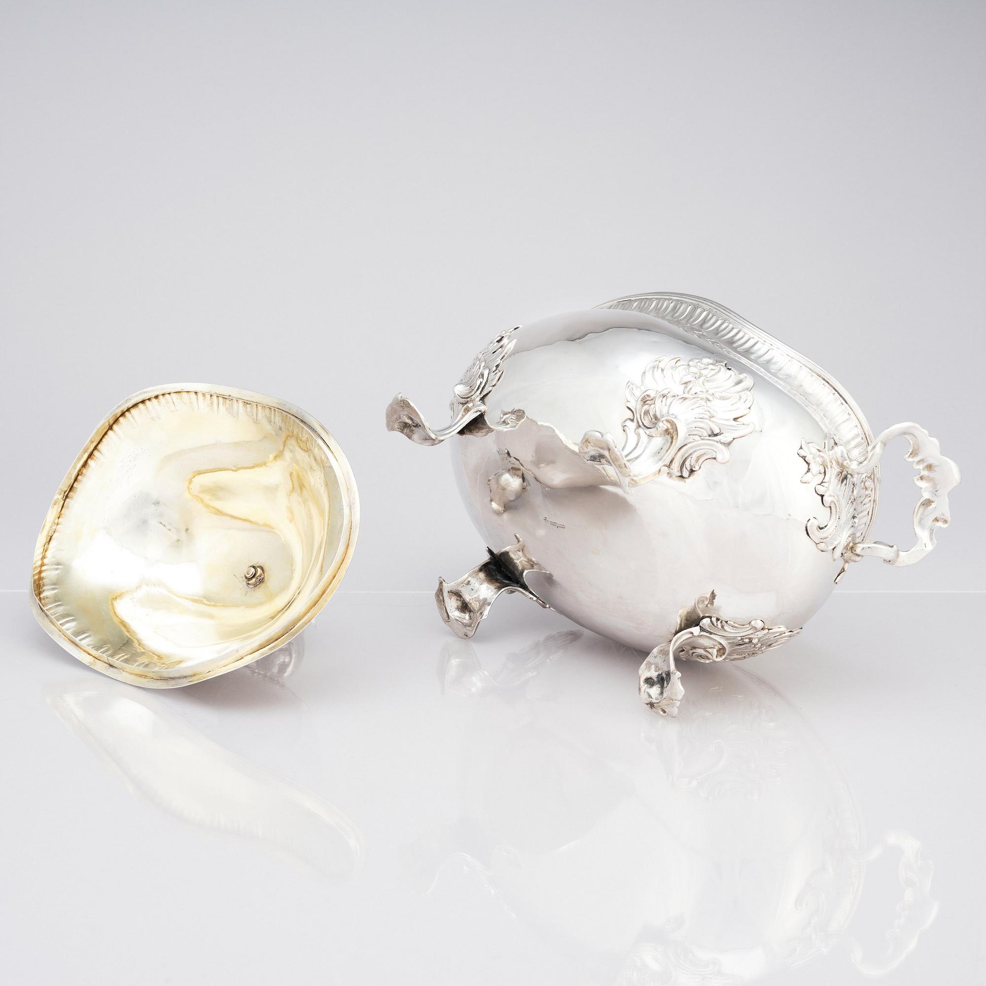 Daniel Lundgren, terrin med lock, silver (verksam Reval 1771-83). Rokoko.