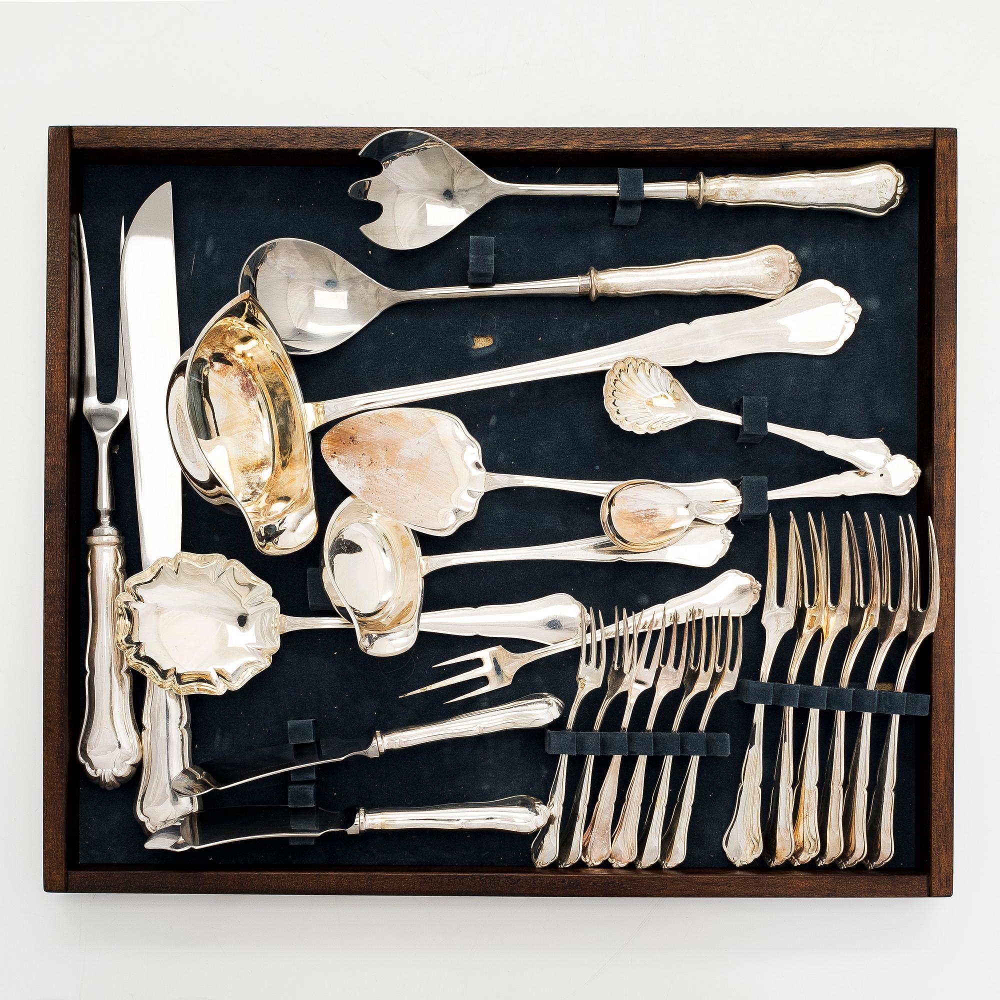 An 118-piece set of 'Chippendale' silver cutlery, Finnish hallmarks. In cutlery box.