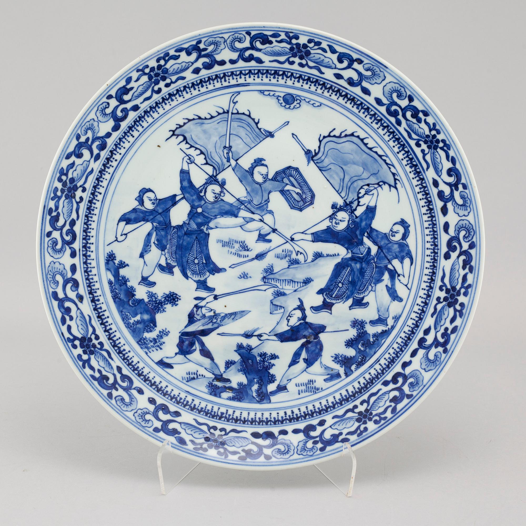 Three pieces of porcelain from China, 19th and 20th century.