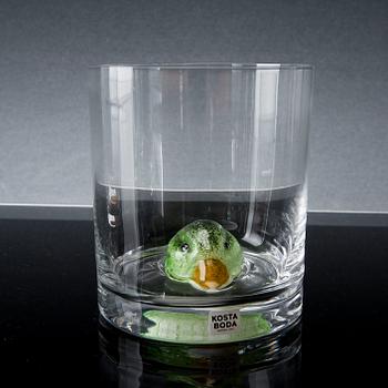 ERNST BILLGREN - FYRA GLAS samt VAS, "New Friends", för Kosta Boda, 2000-tal.