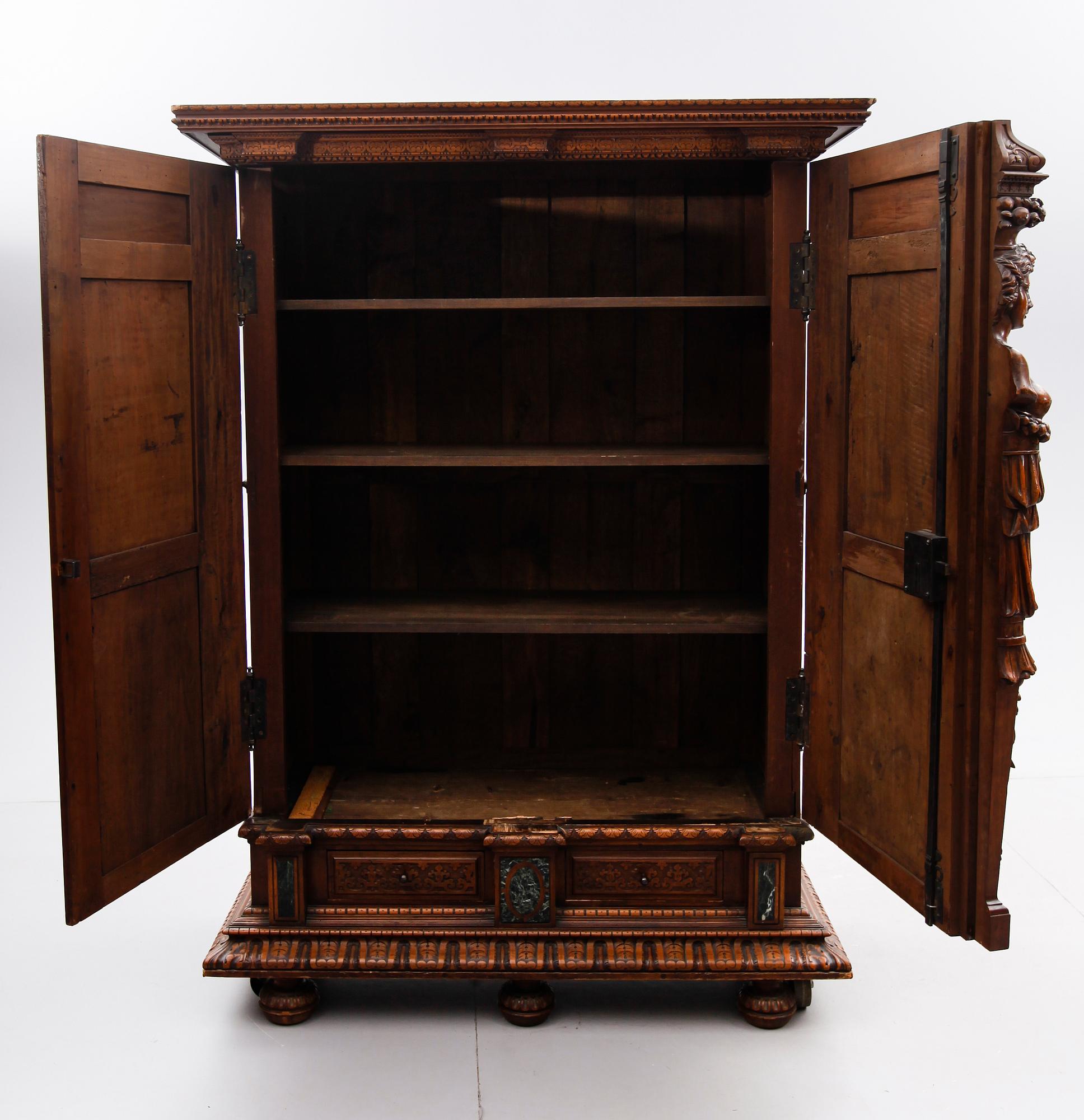 SKÅP, Sydeuropa, barockstil, 1800-tal, delvis äldre delar.
