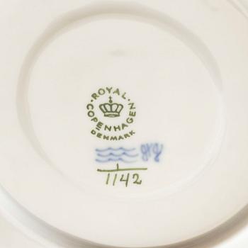 SERVIS, 46 delar, porslin. Royal Copenhagen, Musselmaalet, 1900-tal.
