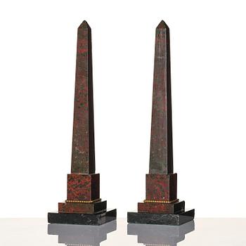 Obelisker ett par, tidigt 1900-tal.