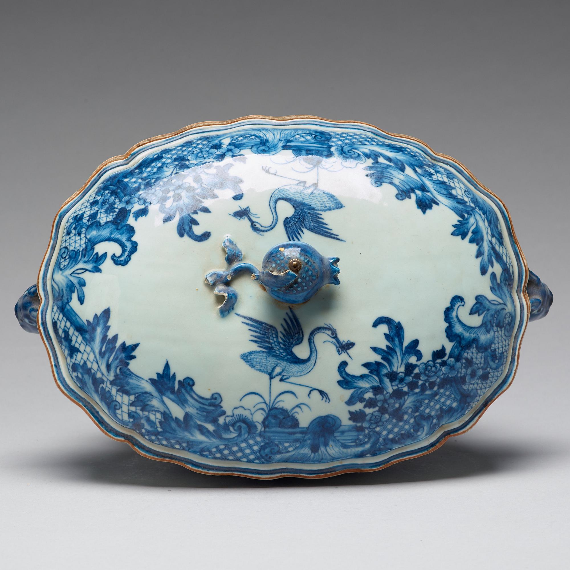 A blue and white armorial tureen with cover, Qing dynasty, Qianlong (1736-95).
