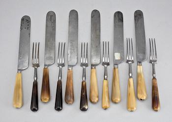BESTICK, 12 st, horn och stål, England, omkring 1800.