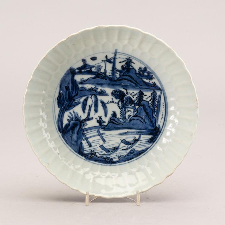 A blue and white porcelain plate, Ming dynasty, Wanli (1572-1620).
