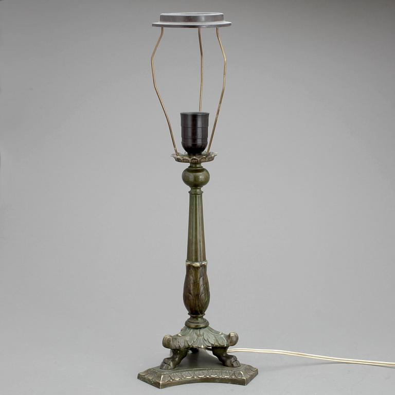 BORDSLAMPA, empirstil, 1900-talets första hälft.