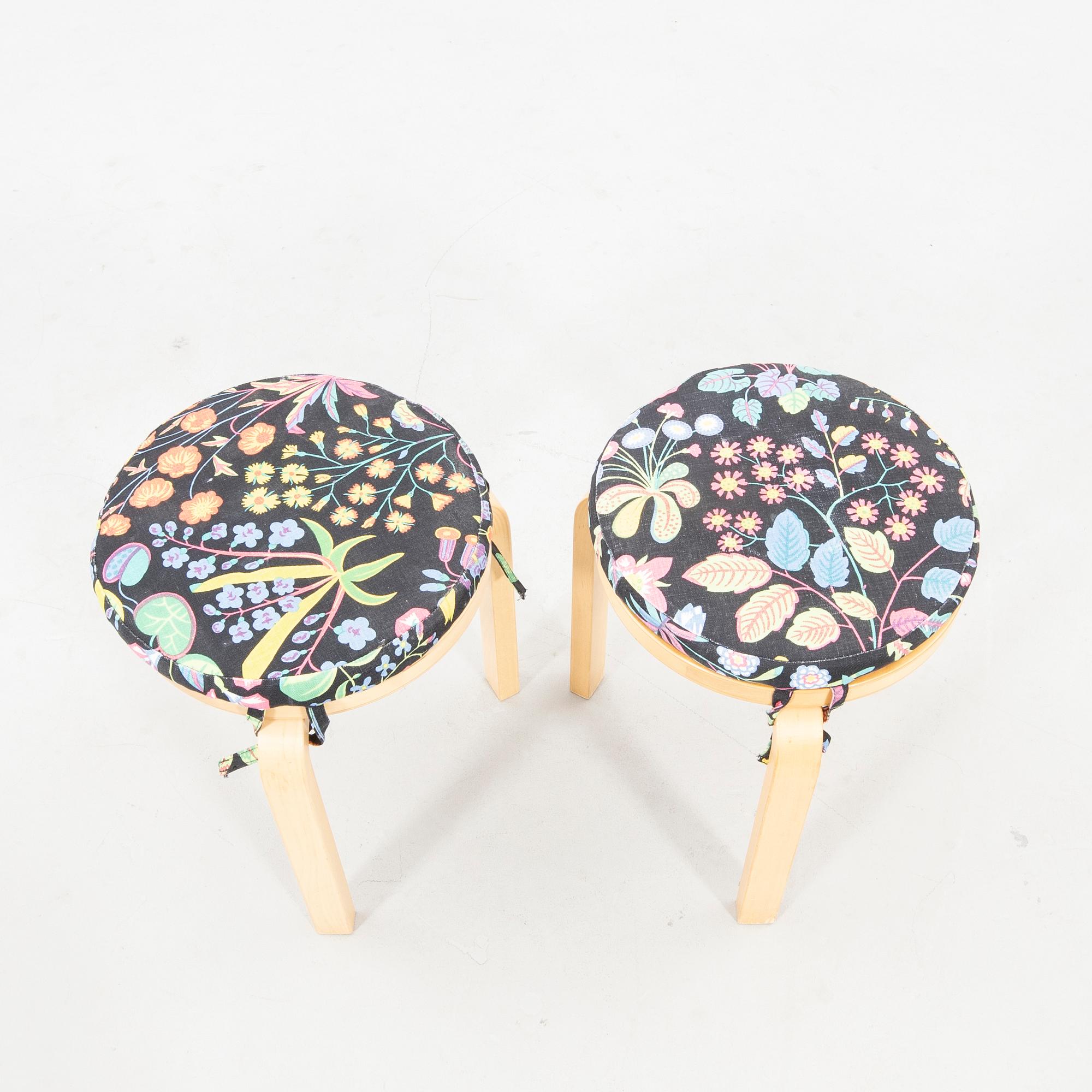 Alvar Aalto, pallar 5 st modell 60, Artek Finland 1900-talet senare del.