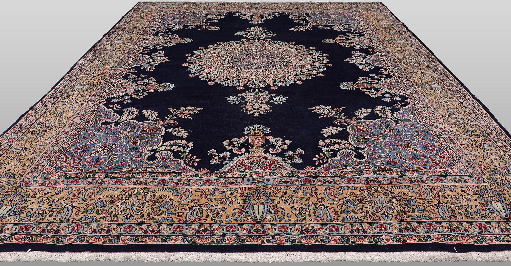 Matta, Kirman Laver, signerad, ca 436 x 280 cm.