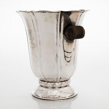 A 1030s silver champagne cooler, Kultakeskus, Hämeenlinna 1936.