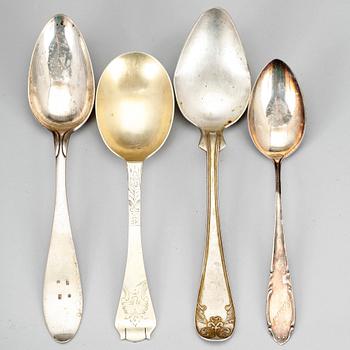 SKEDAR, 4 st, samt FAT, silver, bl.a. C G Hallberg, Stockholm, 1938. Vikt ca 274 gram.