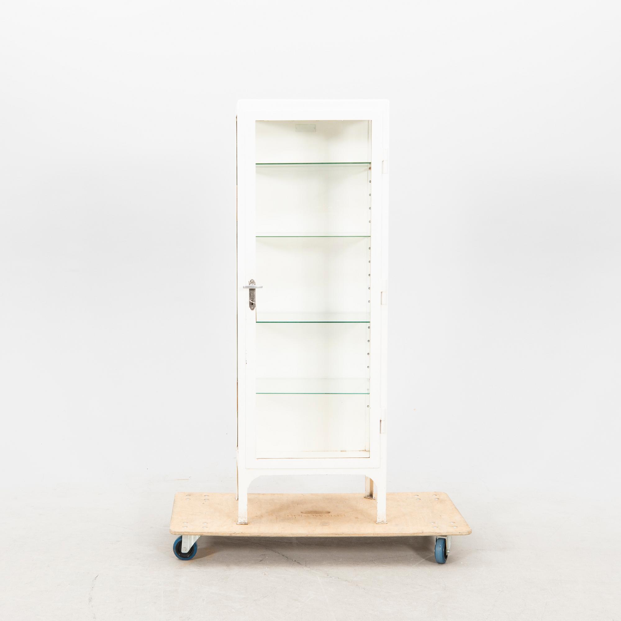 Läkarskåp Mellaneuropa 1900-talets mitt.