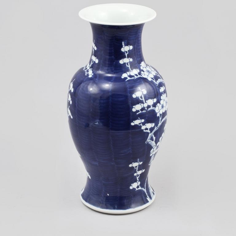 VAS, porslin, Kina, 1900-tal.