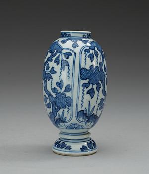 VAS, porslin. Qing dynastin, Kangxi (1662-1722).