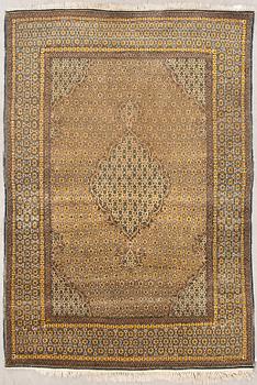 MATTA, semiantik/old, Ghom, med silkesinslag, ca 199 X 135 cm.