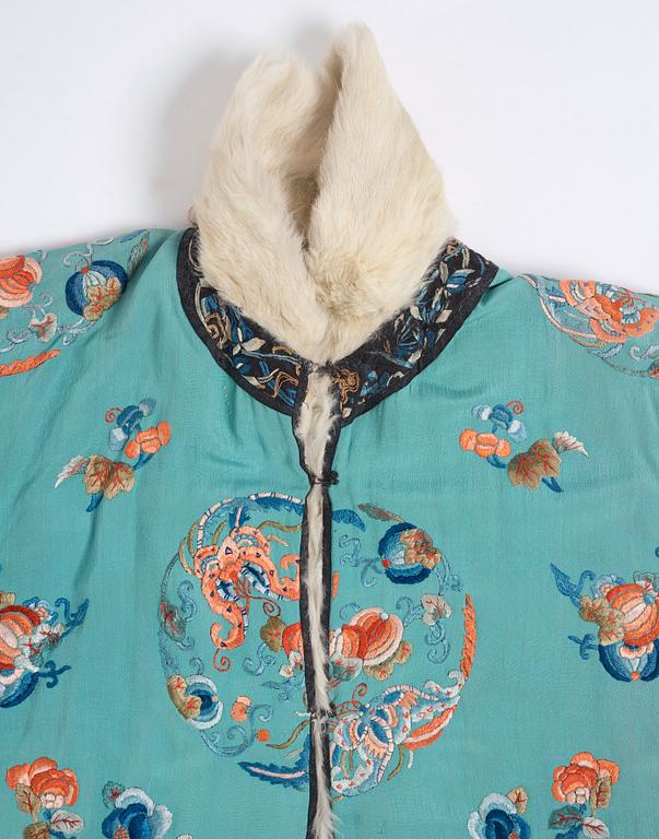 An embroidered silk and fur winter coat, late Qing dynasty (1644-1912).