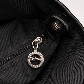 LAUKKU, Longchamp.