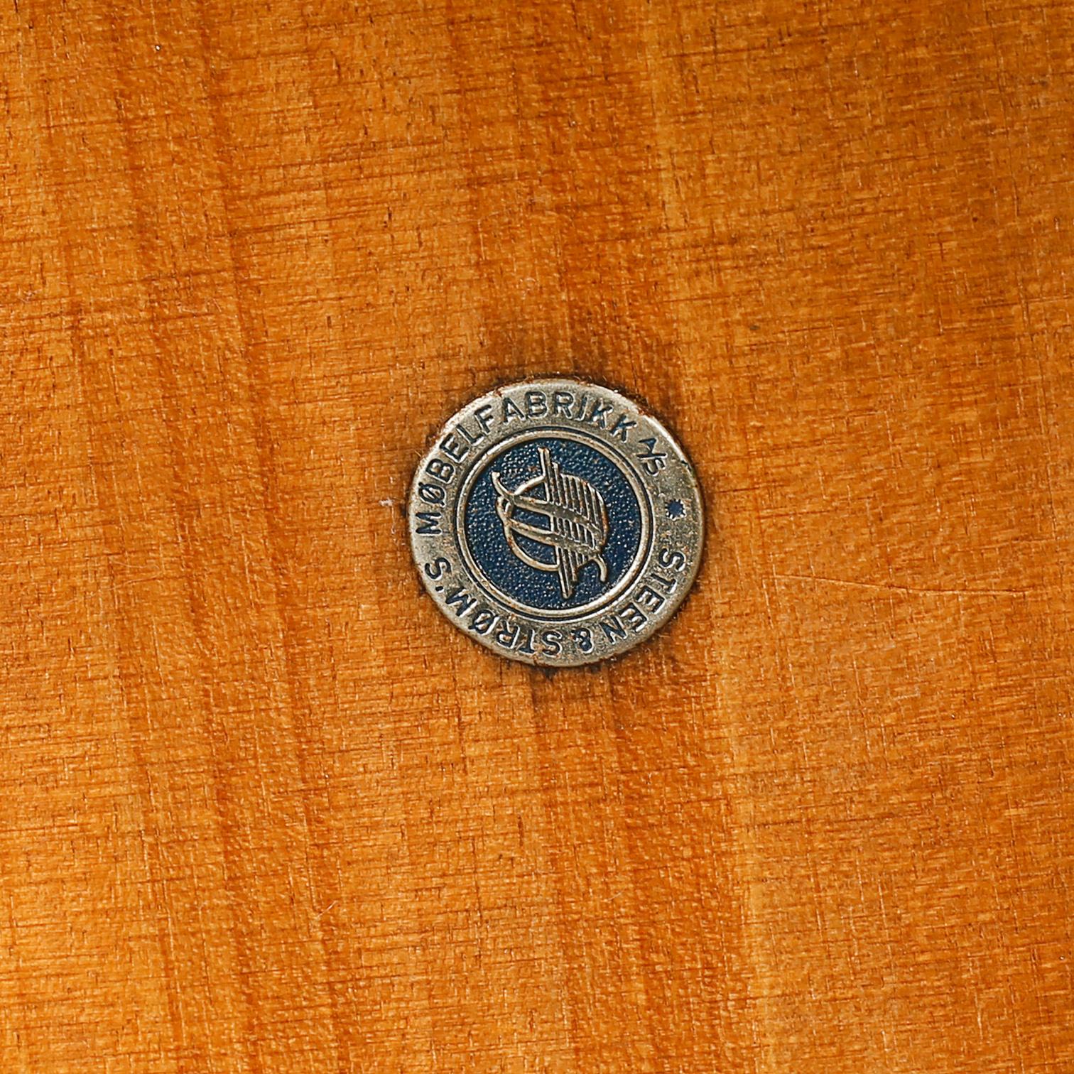 TIDNINGSBORD, Steen & Strøm, 1950-tal.