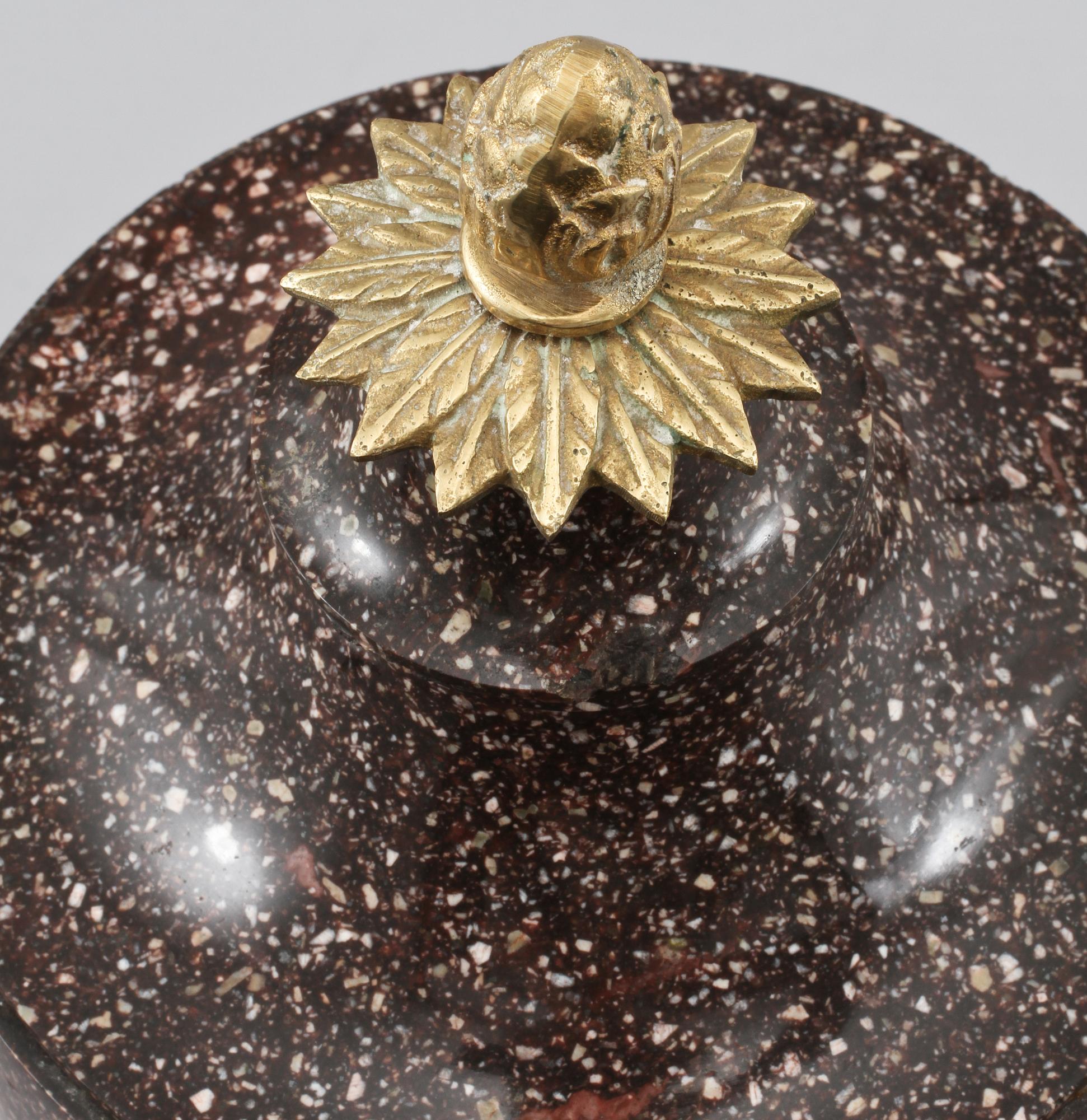 URNA, porfyr, empire, 1800-talets första hälft.