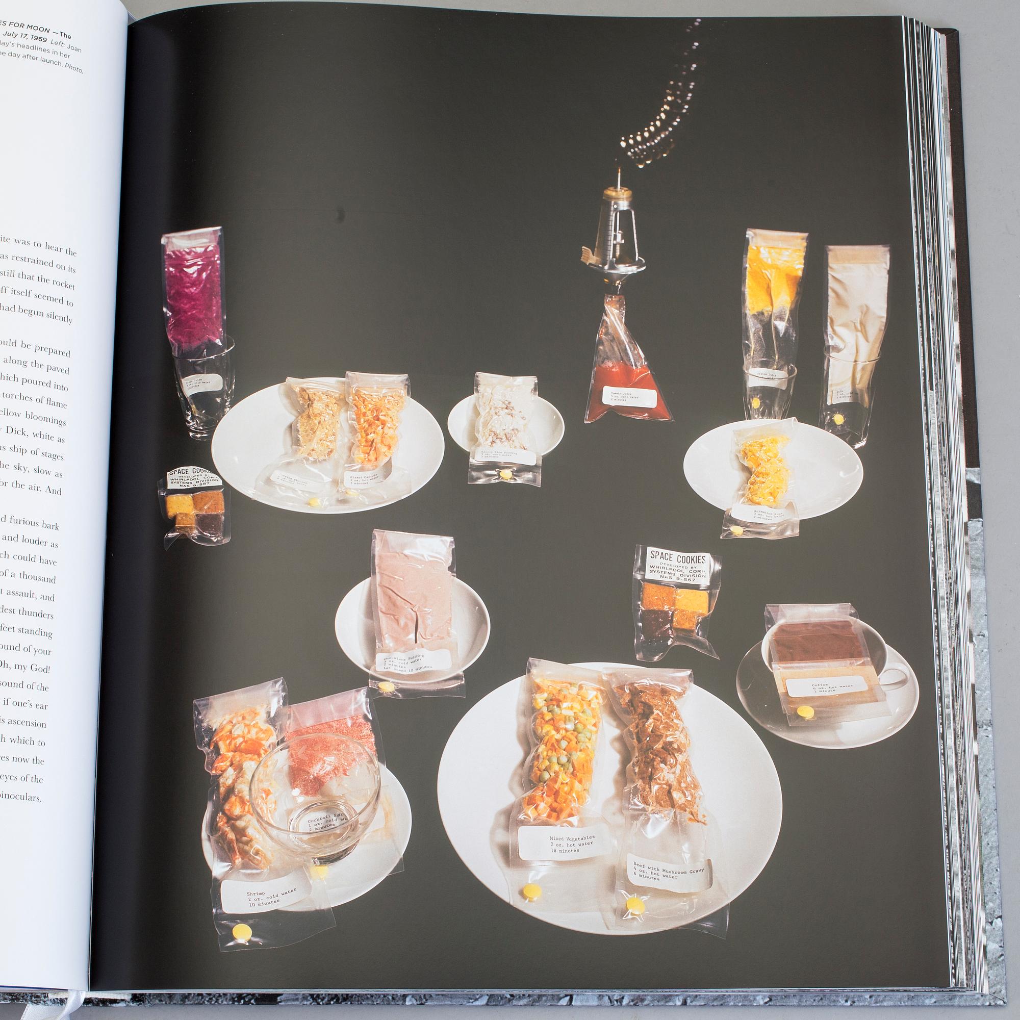 BOK samt AUTOGRAF, "Moonfire", Norman Mailer, Buzz Aldrin, numrerad AP 181/200.