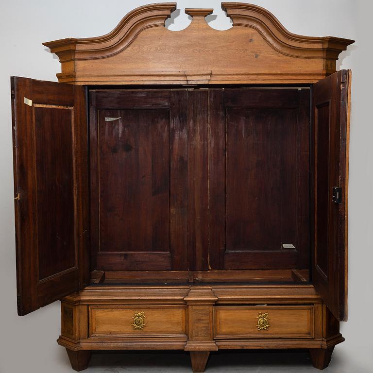 An 18th century Baroque cabinet.