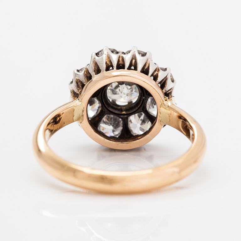 Ring, 18K guld och gammalslipade diamanter ca 1.80 ct totalt. Finland 1932.