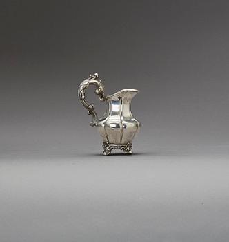 GRÄDDKANNA, silver, Johan Olof Östlund, Gävle, 1864, vikt ca 138g.