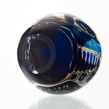 Edvin Öhrström, an 'Ariel' glass vase, Orrefors 1970.