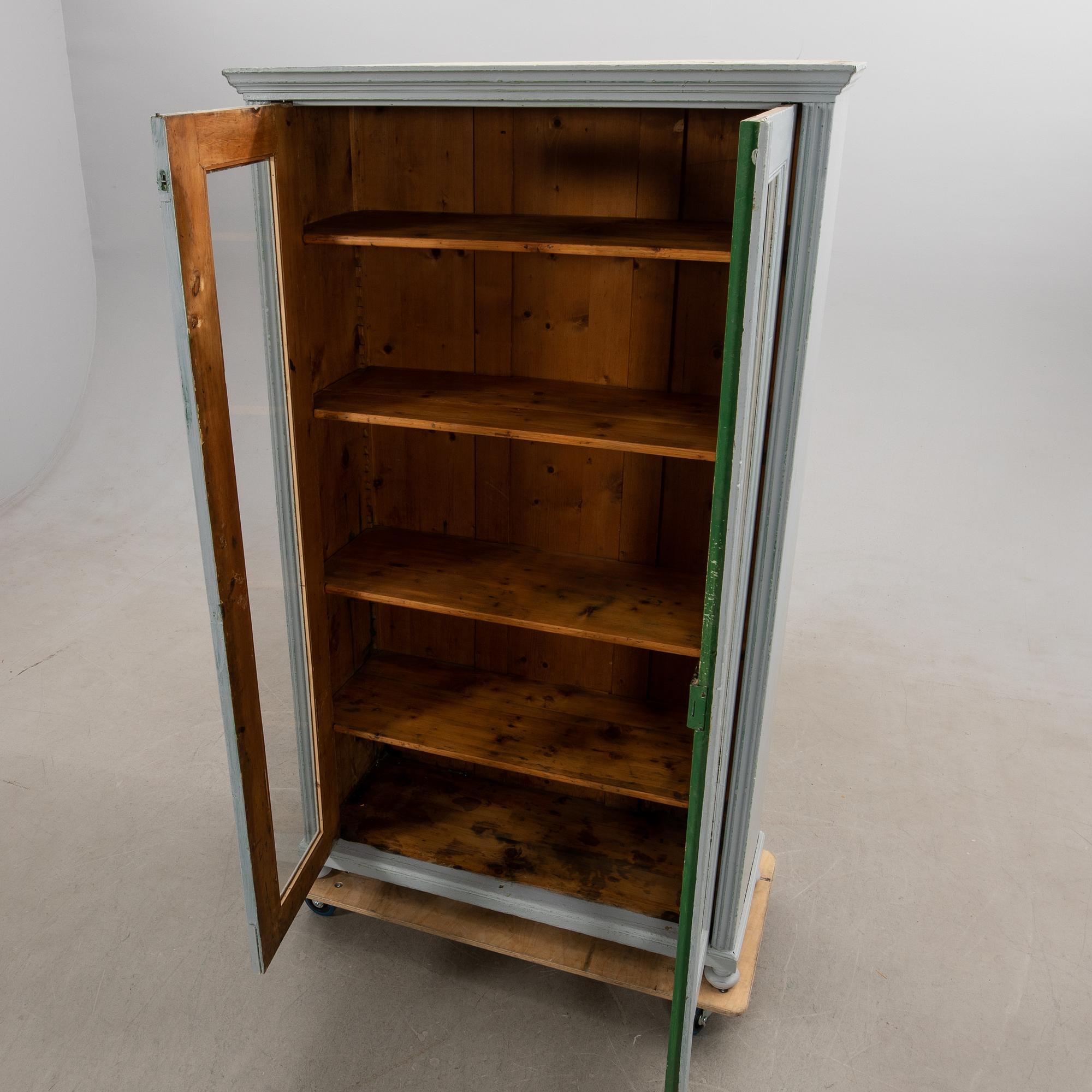 Skåp, omkring 1900.