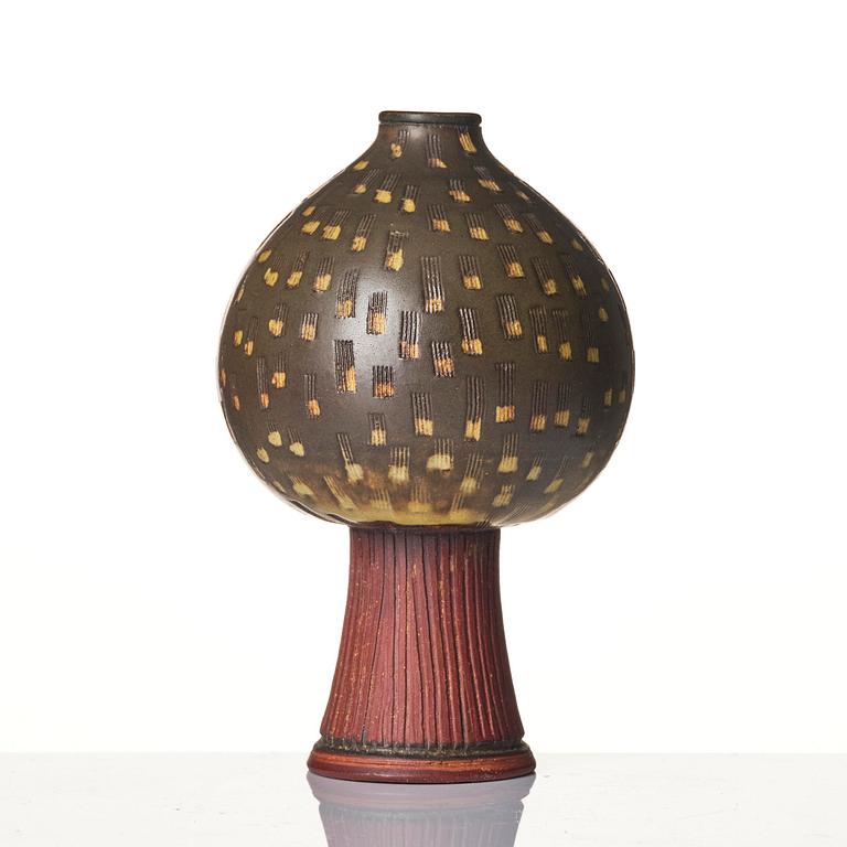 Wilhelm Kåge, a Farsta Spirea stoneware vase, Gustavsberg Studio 1949.