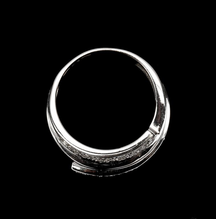 RING, briljantslipade diamanter, tot. 0.75 ct enl gravyr.