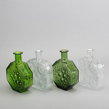 NANNY STILL, flaskor, 4 st, glas, "Stella Polaris" samt "Grapponia", Riihimäen Lasi Finland sent 1900-tal.