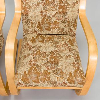 Alvar Aalto, fåtöljer ett par, modell 34 O.Y. Huonekalu- ja Rakennustyötehdas A.B. 1900-talets mitt.