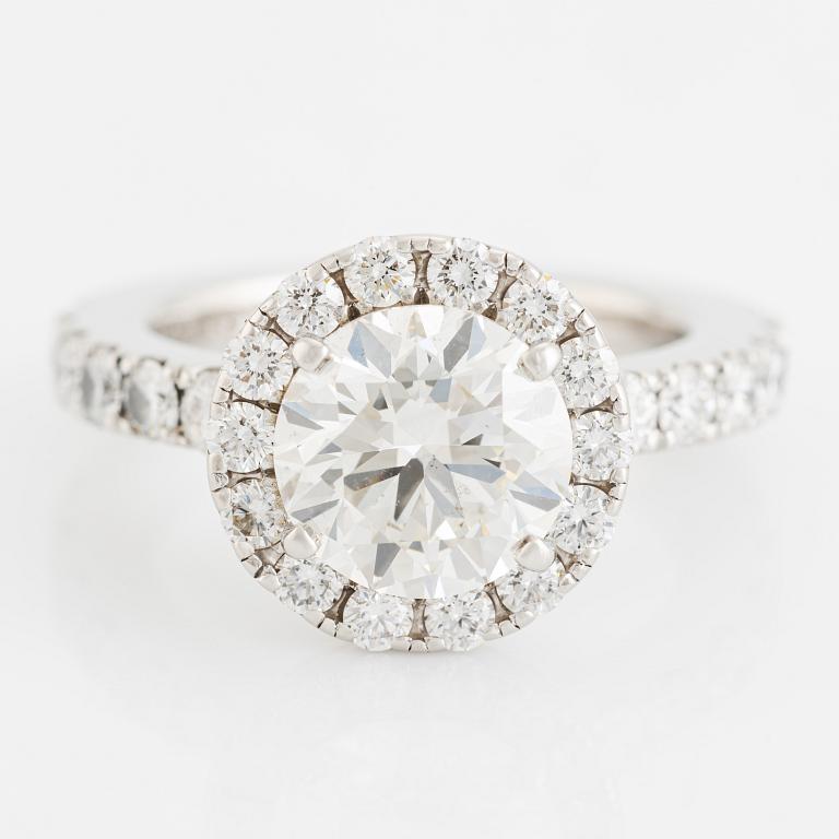 Ring med briljantslipad diamant 2,01 ct, medföljande HRD report.
