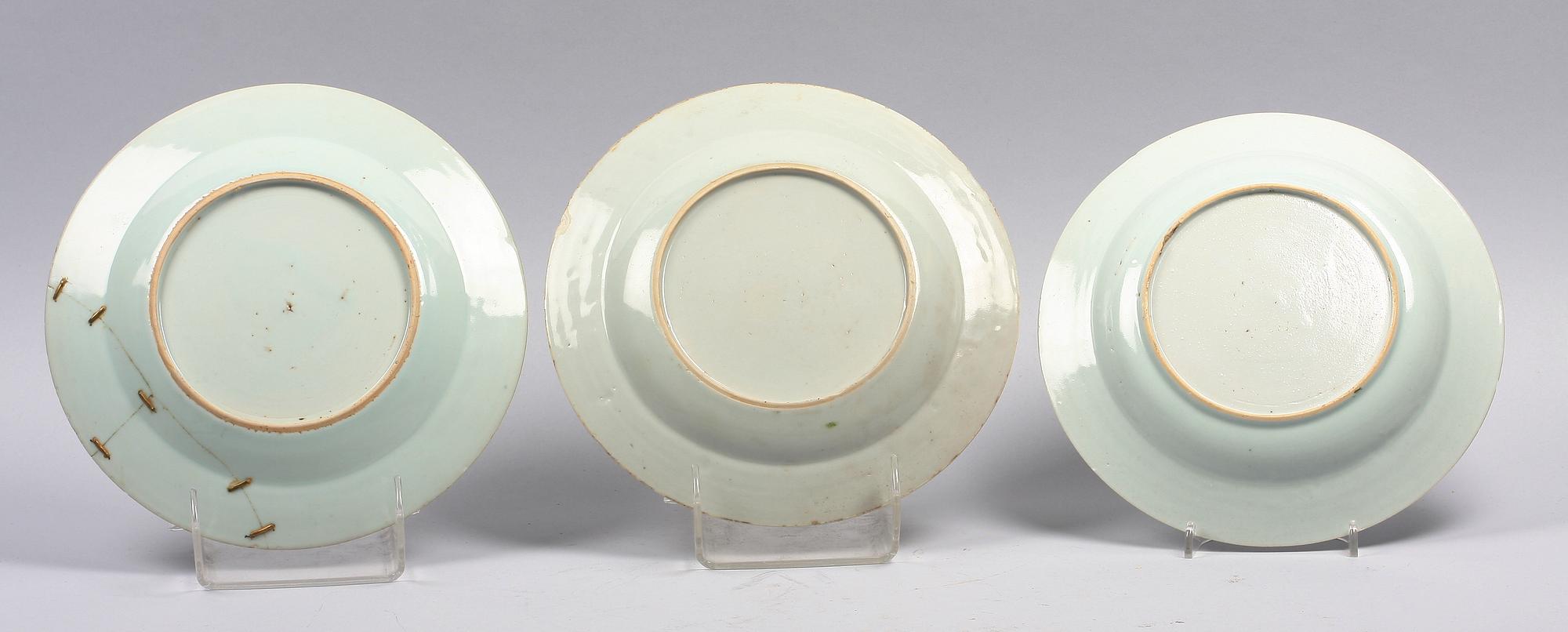 TALLRIKAR, 3 st. Porslin, Kina, 1700-tal.