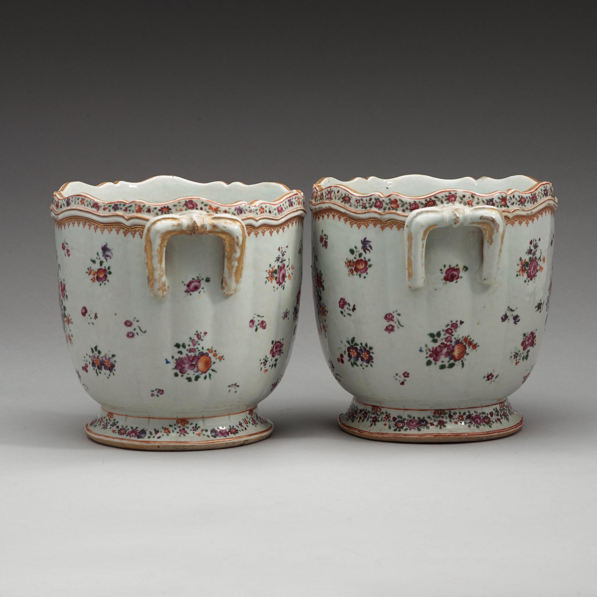 VINKYLARE, ett par, kompaniporslin. Qingdynastin, Qianlong (1736-95).
