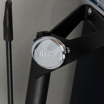 Charles & Ray Eames, kontorsstol, "Soft Pad Chair EA 219, high backrest", Vitra. 2000-tal.