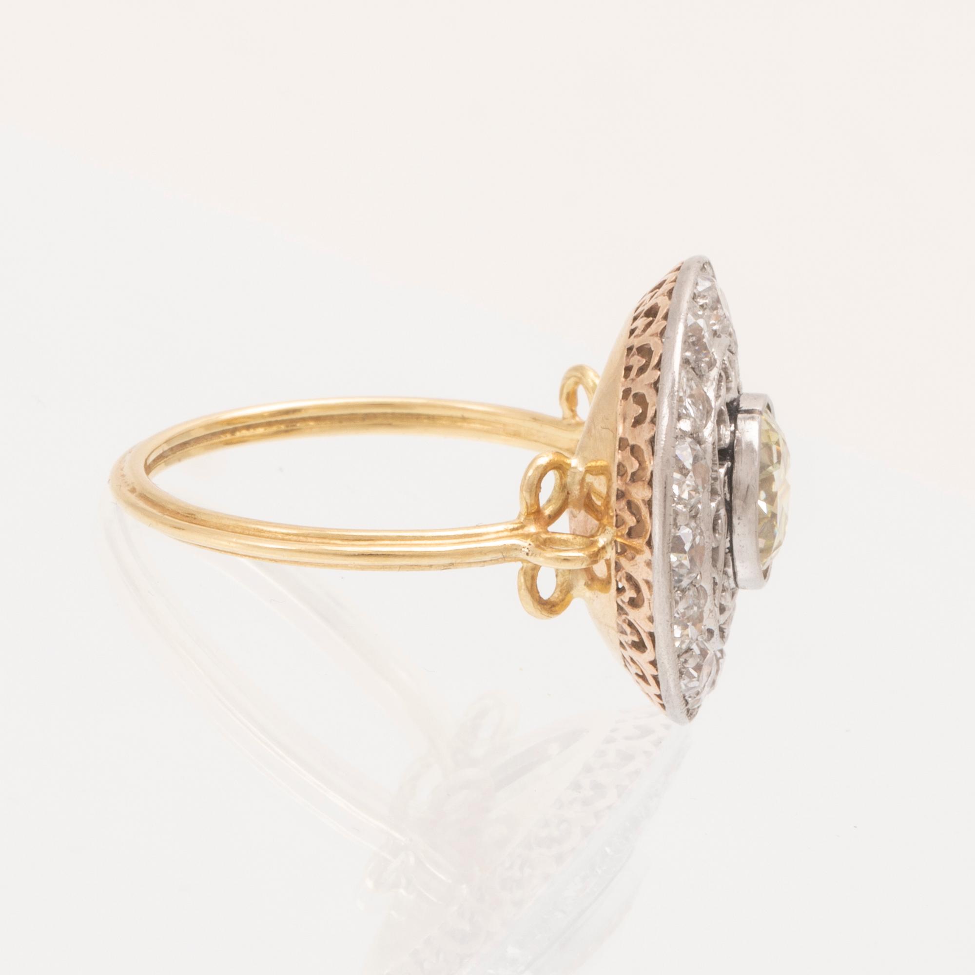 Ring 21K vitt och rött guld med gammalslipade diamanter.